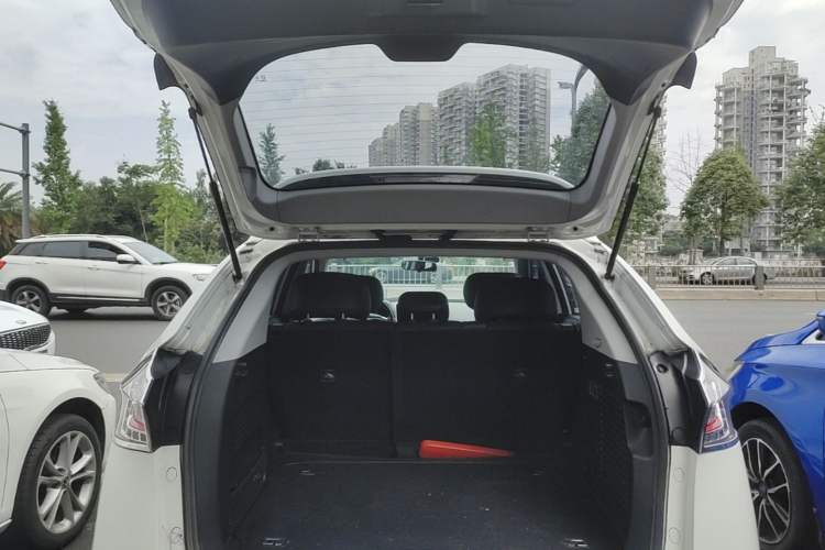 Used Luxgen U6 SUV 2015 1.8T Fashion Edition Trunk