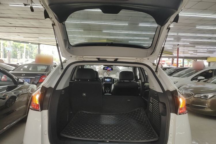 Used Luxgen U6 SUV 2015 1.8T ZhiZun Model Trunk