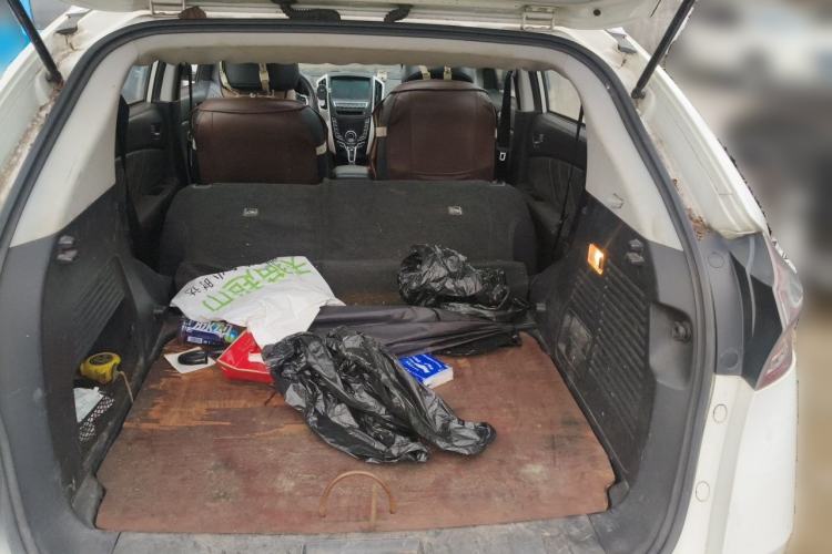 Used Luxgen U6 SUV 2015 1.8T ZhiZun Model Trunk