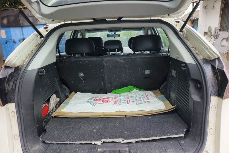 Used Luxgen U6 SUV 2015 1.8T ZhiZun Model Trunk