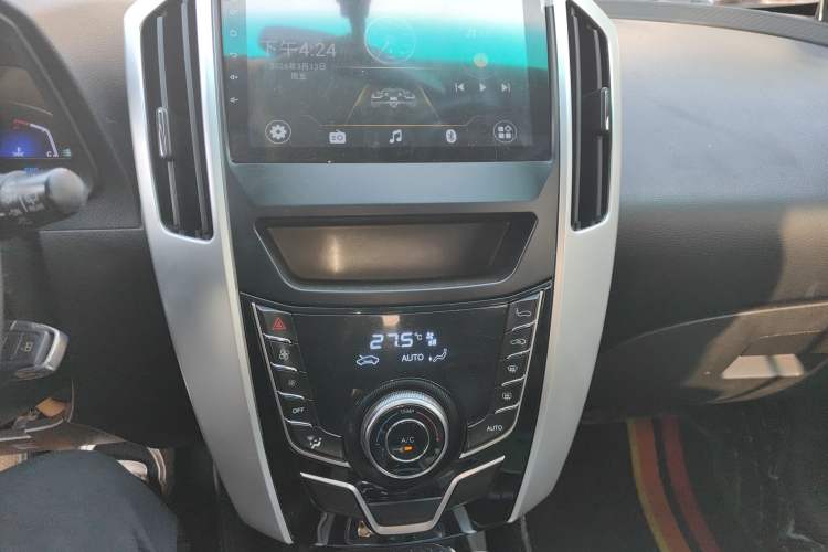 Used Luxgen U6 SUV 2015 1.8T New Creation Type Audio And AC Panel