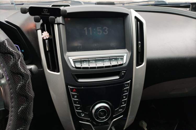 Used Luxgen U6 SUV 2015 1.8T Fashion Edition Audio And AC Panel