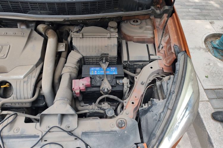 Used Luxgen U6 SUV 2015 1.8T ZhiZun Model Engine Bay Left