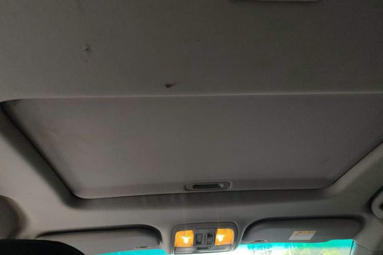 Used Luxgen U6 SUV 2015 1.8T ZhiZun Model Headliner