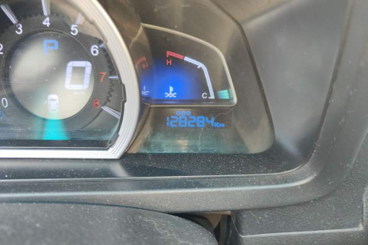 Used Luxgen U6 SUV 2015 1.8T New Creation Type Odometer Close Up