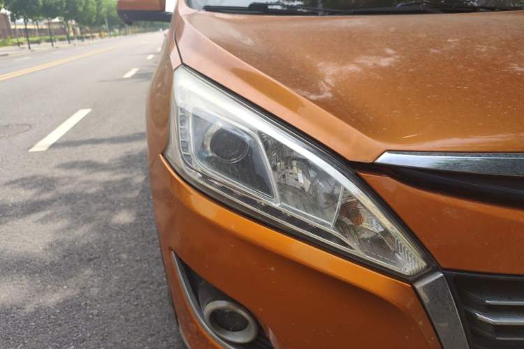 Used Luxgen U6 SUV 2015 1.8T ZhiZun Model Right Front Headlight
