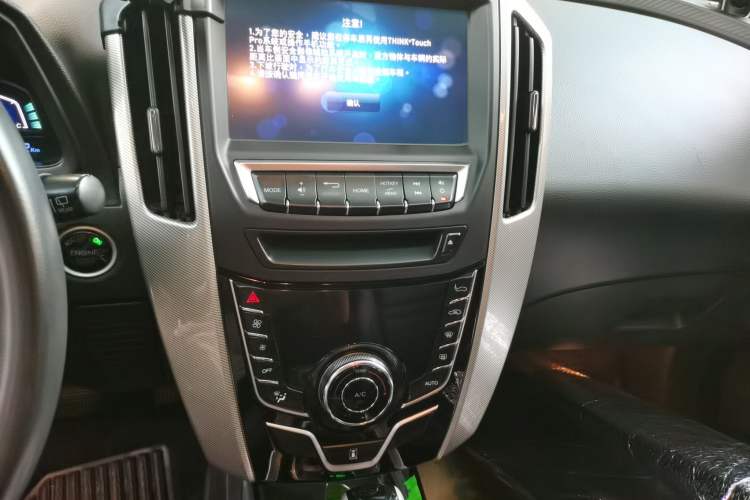 Used Luxgen U6 SUV 2016 1.8T ZhiZun Model Audio And AC Panel