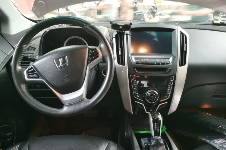 Used Luxgen U6 SUV 2016 1.8T ZhiZun Model Center Console