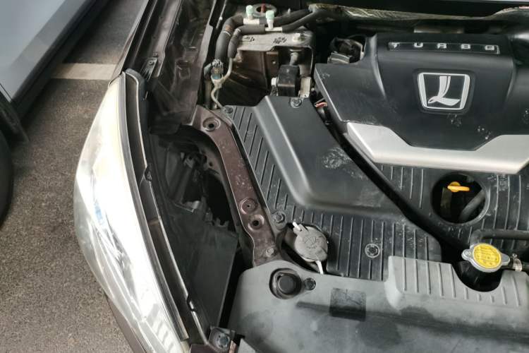 Used Luxgen U6 SUV 2016 1.8T ZhiZun Model Engine Bay Right
