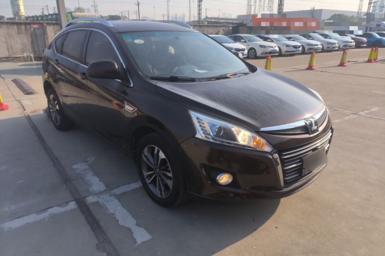 Used Luxgen U6 SUV 2016 1.8T Style Value Model Front Right 45 Deg