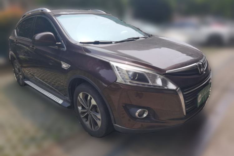 Used Luxgen U6 SUV 2016 1.8T Style Value Model Front Right 45 Deg