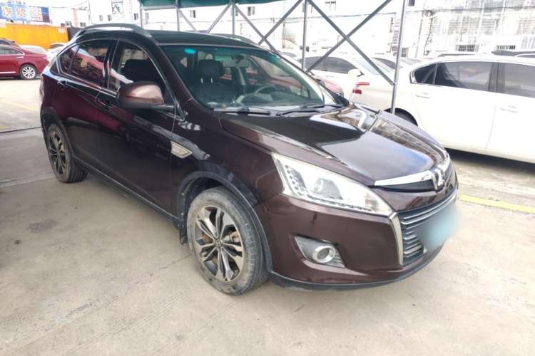 Used Luxgen U6 SUV 2016 1.8T Style Value Model Front Right 45 Deg