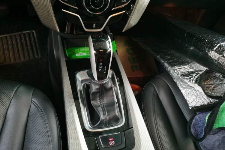 Used Luxgen U6 SUV 2016 1.8T ZhiZun Model Gear Lever