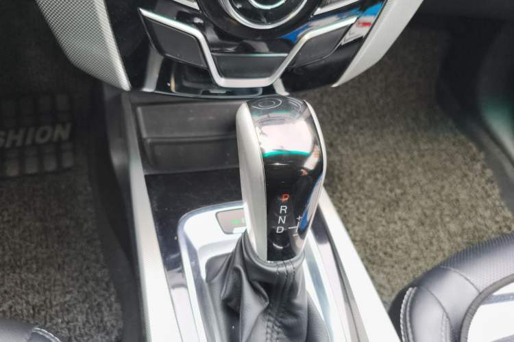 Used Luxgen U6 SUV 2016 1.8T Style Value Model Gear Lever
