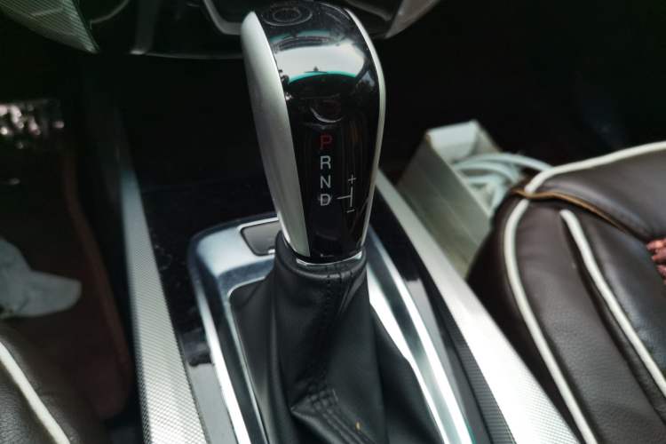 Used Luxgen U6 SUV 2016 1.8T Style Value Model Gear Lever