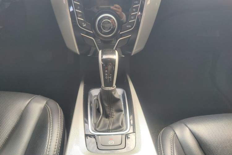 Used Luxgen U6 SUV 2016 1.8T Style Value Model Gear Lever
