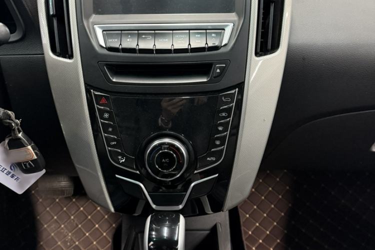 Used Luxgen U6 SUV 2016 1.8T Style Value Model Interior 2