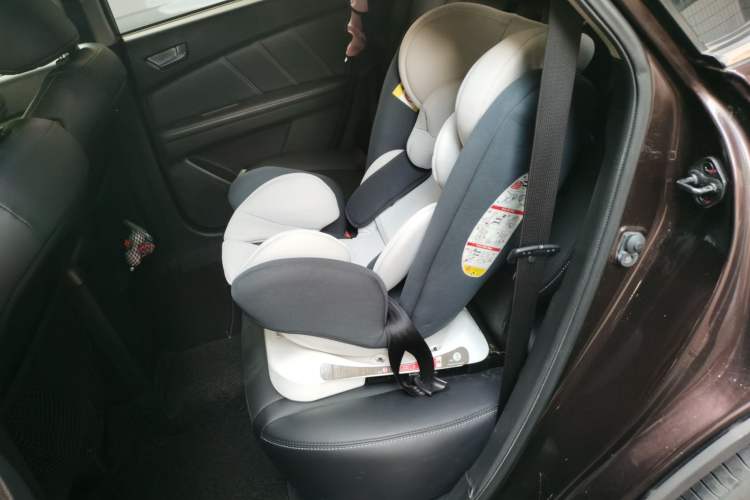 Used Luxgen U6 SUV 2016 1.8T ZhiZun Model Left Rear Seat