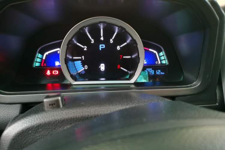 Used Luxgen U6 SUV 2016 1.8T ZhiZun Model Odometer Close Up