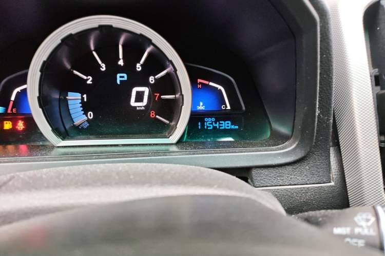 Used Luxgen U6 SUV 2016 1.8T Style Value Model Odometer Close Up