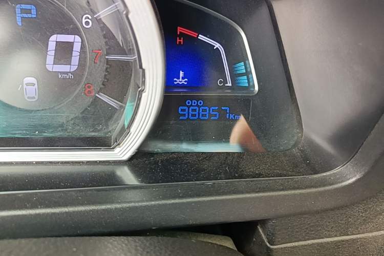 Used Luxgen U6 SUV 2016 1.8T Style Value Model Odometer Close Up