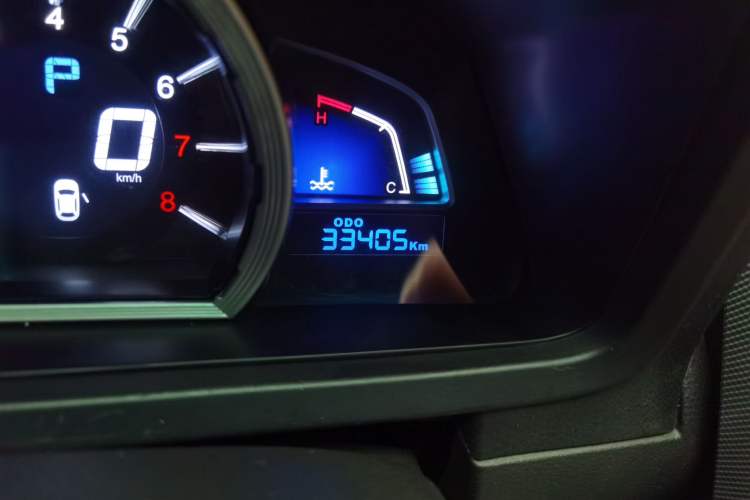 Used Luxgen U6 SUV 2016 1.8T Style Value Model Odometer Close Up