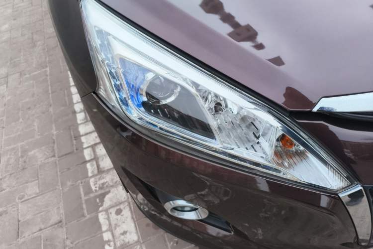 Used Luxgen U6 SUV 2016 1.8T Style Value Model Right Front Headlight