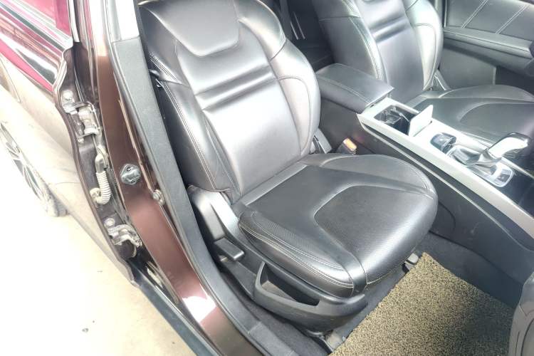 Used Luxgen U6 SUV 2016 1.8T Style Value Model Right Front Seat