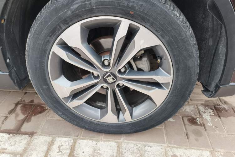 Used Luxgen U6 SUV 2016 1.8T Style Value Model Right Front Wheel Hub