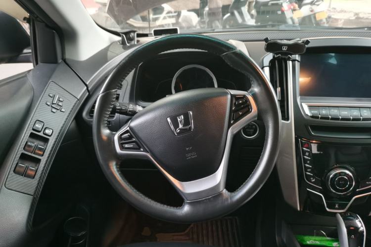 Used Luxgen U6 SUV 2016 1.8T ZhiZun Model Steering Wheel