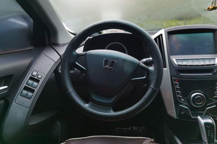 Used Luxgen U6 SUV 2016 1.8T Style Value Model Steering Wheel