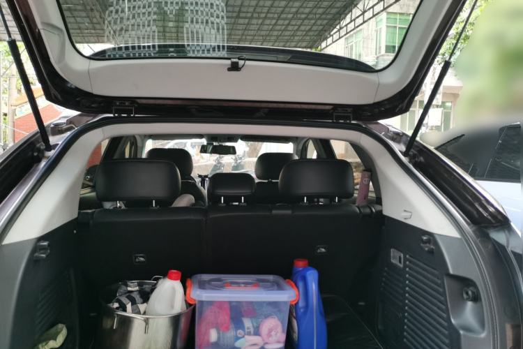 Used Luxgen U6 SUV 2016 1.8T ZhiZun Model Trunk