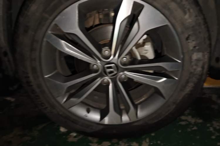 Used Luxgen U6 SUV 2016 1.8T Style Value Model Right Front Wheel Hub