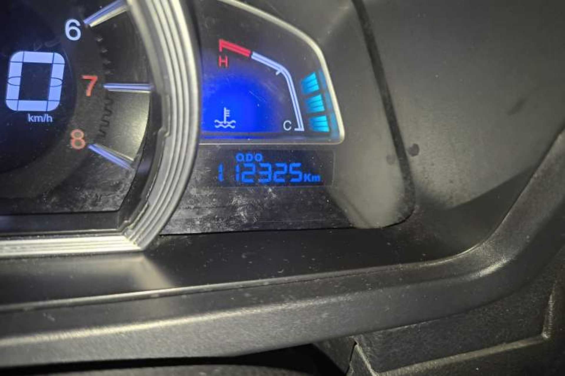 Used Luxgen U6 SUV 2016 1.8T Fashion-Upgraded Model Odometer Close Up