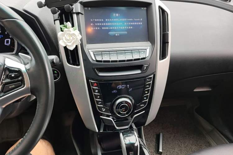 Used Luxgen U6 SUV 2016 1.8T Fashion-Upgraded Model Audio And AC Panel