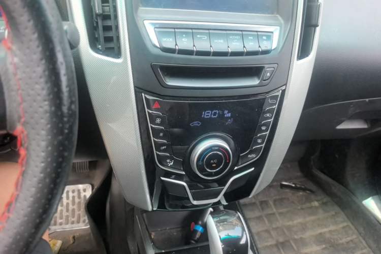 Used Luxgen U6 SUV 2016 1.8T Style Value Model Audio And AC Panel