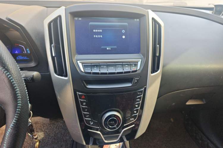 Used Luxgen U6 SUV 2016 1.8T Style Value Model Audio And AC Panel