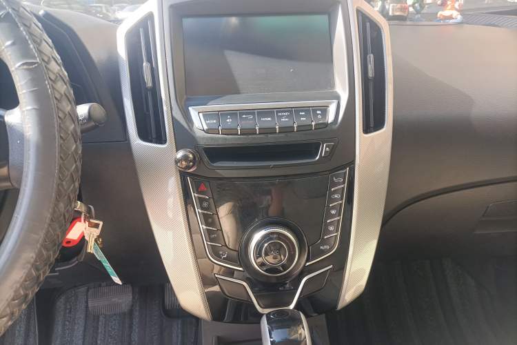 Used Luxgen U6 SUV 2016 1.8T Style Value Model Audio And AC Panel