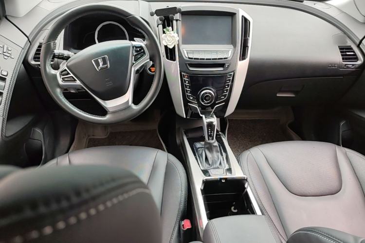 Used Luxgen U6 SUV 2016 1.8T Fashion-Upgraded Model Center Console