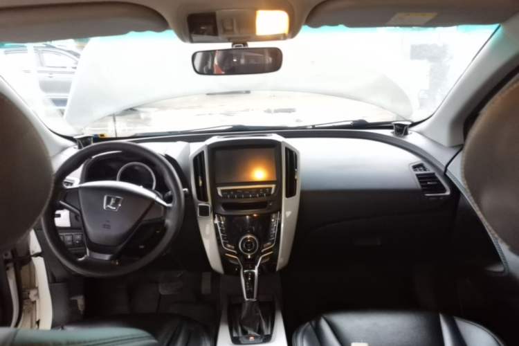 Used Luxgen U6 SUV 2016 1.8T Style Value Model Center Console