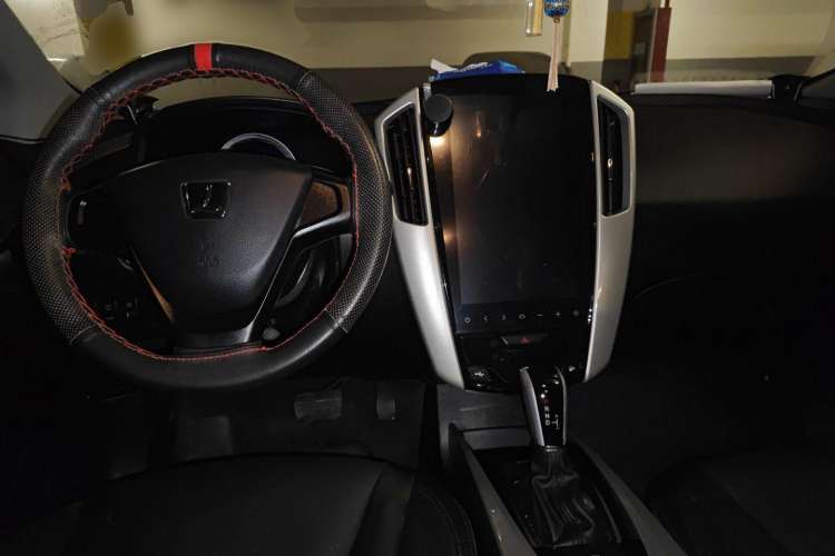 Used Luxgen U6 SUV 2016 1.8T Style Value Model Center Console
