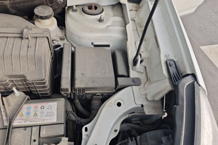 Used Luxgen U6 SUV 2016 1.8T Style Value Model Engine Bay Left
