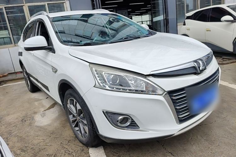 Used Luxgen U6 SUV 2016 1.8T Fashion-Upgraded Model Front Right 45 Deg