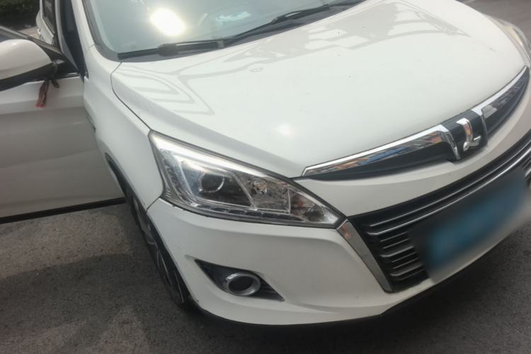 Used Luxgen U6 SUV 2016 1.8T Style Value Model Front Right 45 Deg
