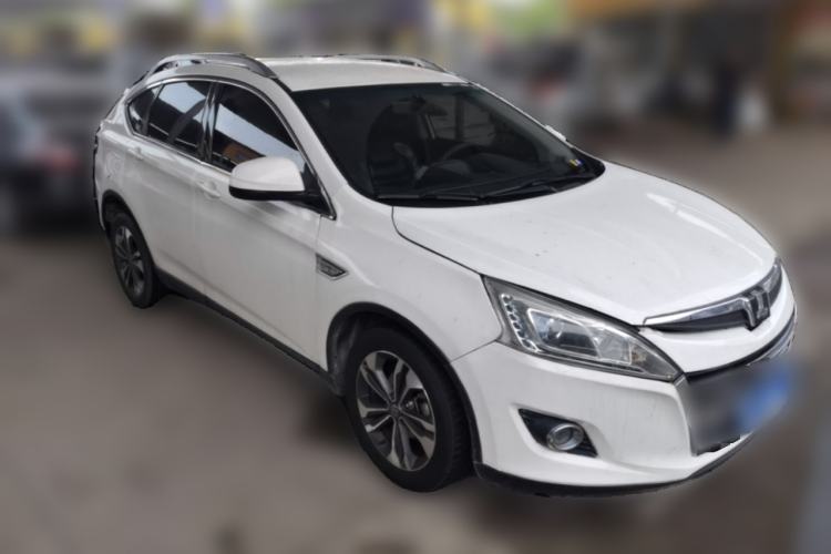 Used Luxgen U6 SUV 2016 1.8T Style Value Model Front Right 45 Deg