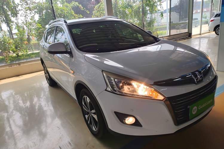 Used Luxgen U6 SUV 2016 1.8T Style Value Model Front Right 45 Deg