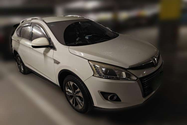Used Luxgen U6 SUV 2016 1.8T Style Value Model Front Right 45 Deg