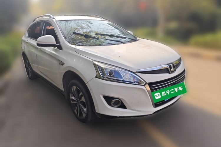 Used Luxgen U6 SUV 2016 1.8T Style Value Model Front Right 45 Deg