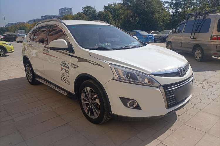 Used Luxgen U6 SUV 2016 1.8T Style Value Model Front Right 45 Deg