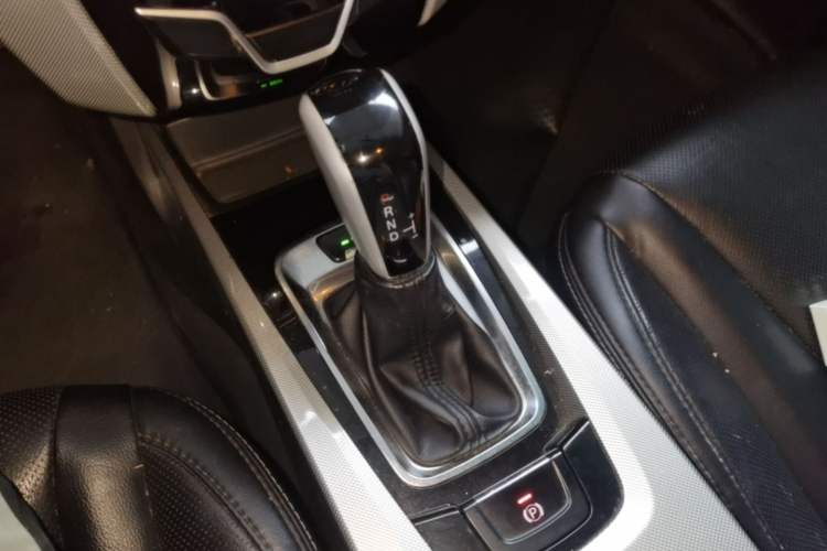 Used Luxgen U6 SUV 2016 1.8T Style Value Model Gear Lever